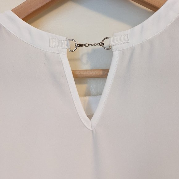 Sleeveless White Blouse with Gold Chain Detail - Picture 5 of 13